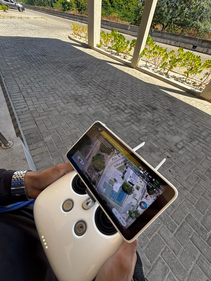 Controle do drone com a tela do plano de voo